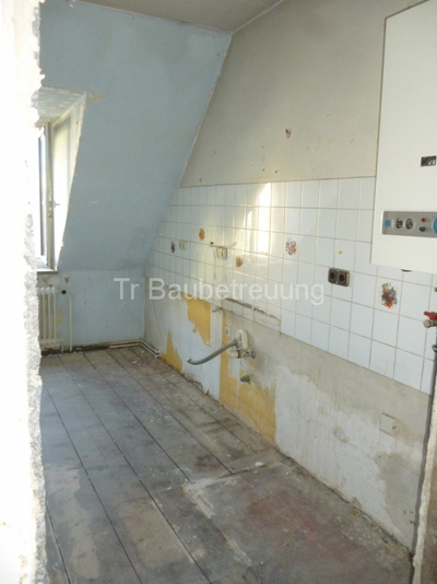 sanierungsbedürftiger Raum